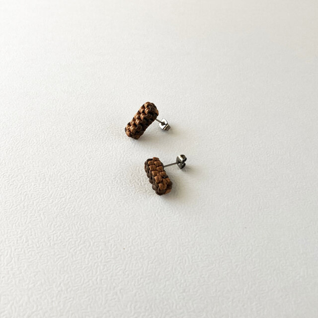 紙製イヤーアクセサリー（イヤリング／ピアス）〈 ichi 〉 ダーク