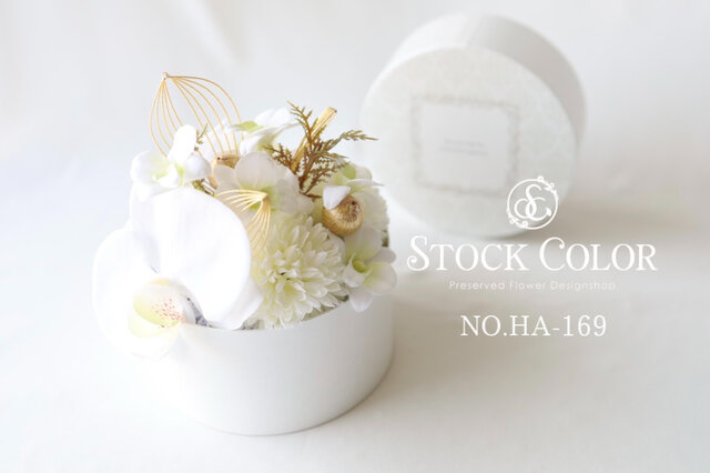 胡蝶蘭と水引飾りのヘッドドレス/ヘアアクセサリー(ホワイト)＊ウェディング 白無垢 和装 成人式 卒業式 髪飾り iichi  日々の暮らしを心地よくするハンドメイドやアンティークのマーケットプレイス