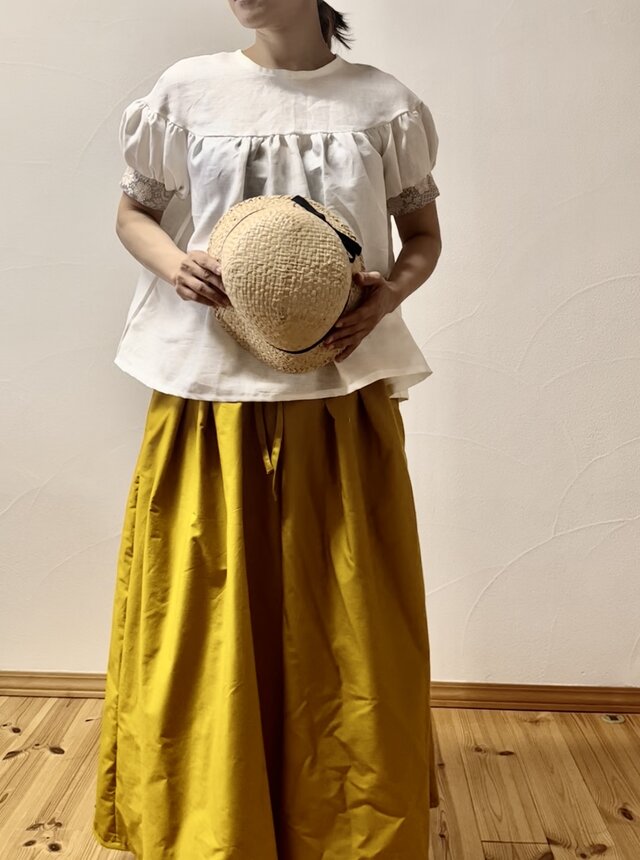 インド刺繍リボン　リネンあまるいヨークブラウス