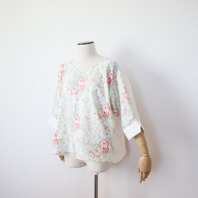リバティ　ローズエレンのゆったりトップス　ビックシルエット