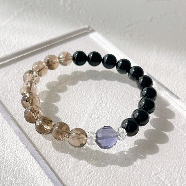 宝石質アイオライト煌めく✧モリオン8mmとスモーキーアイリスクォーツのお守りブレスレット