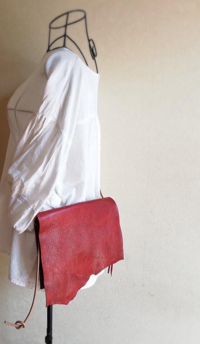 ぺたんこショルダー　レッド　オイルシュリンクレザー