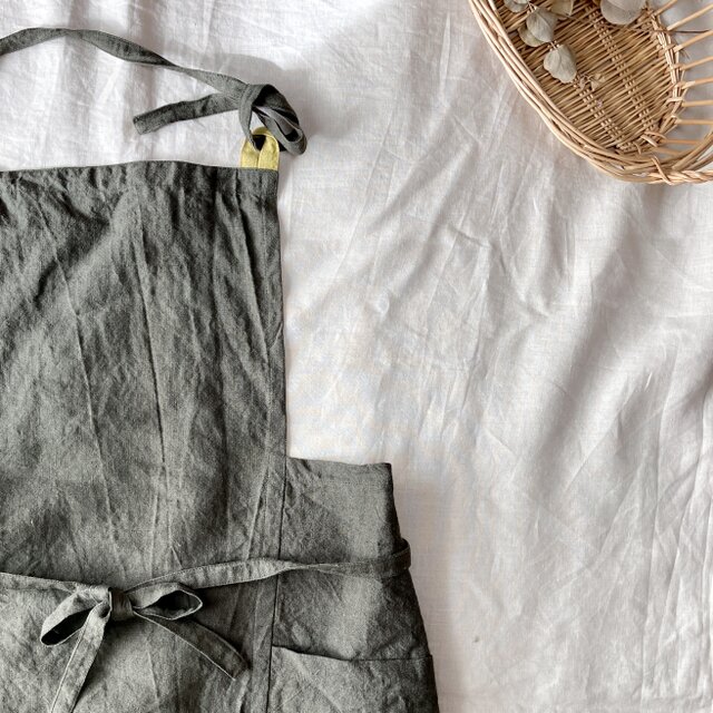 ワークエプロン　肩紐バイカラー　ベルギーリネン　カーキ×肩紐マスタード