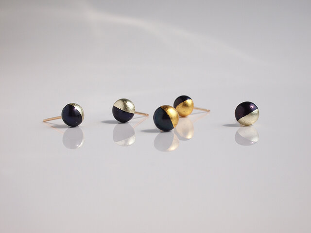 金箔パール[ピアス]ブラック＆シャンパンゴールド 6.5mm | 《選べる2色