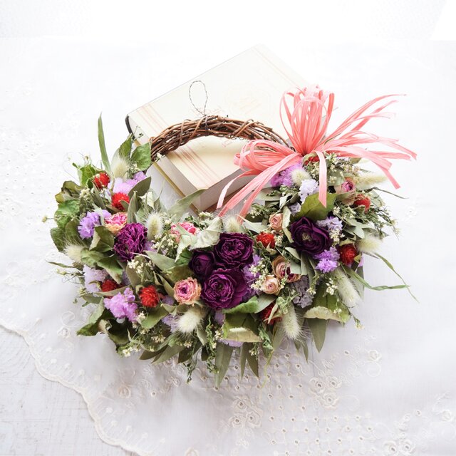 ミニバラのハーフリース（ピンクラフィアリボン） | iichi 日々の