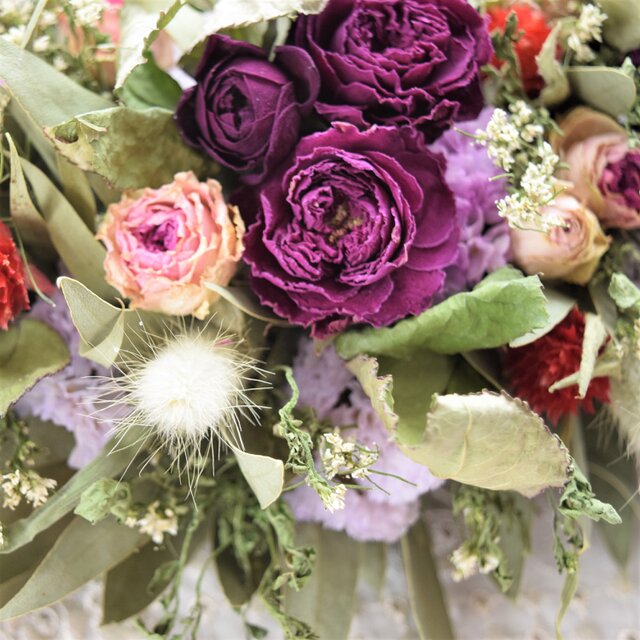 ドライフラワー☆ミニ薔薇ユーカリボリュームリース☆松ぼっくり