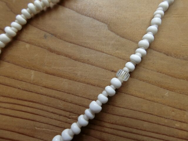 古のネックレス。@アフリカの再生ガラス＋カリマンタン島の出土ビーズ