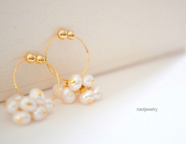 White Pearl Hoop Earringの画像1枚目