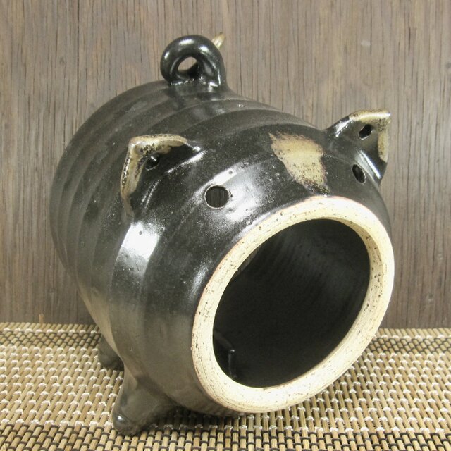 陶器 ブタの蚊遣り 標準（大）サイズ　黒＋茶【220503】