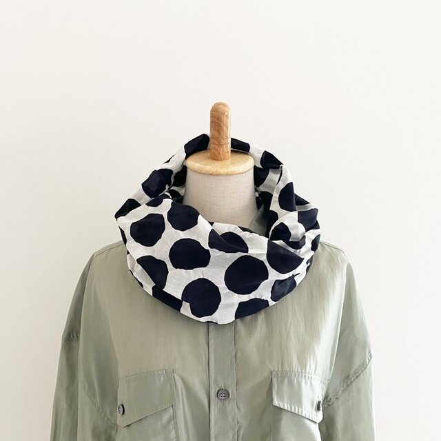インパクトたっぷり⭐︎大きなドット柄デザインの春夏スヌード♪　白黒モノトーン　水玉模様　日本製