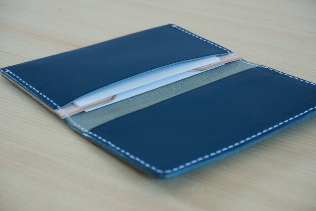 牛革 薄い名刺入れ 栃木レザー ネイビーカラー | iichi 日々の