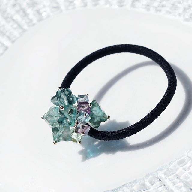 彫刻入り★フローライトを束ねた紫陽花色のヘアゴム/ポニーフック　～Aurora