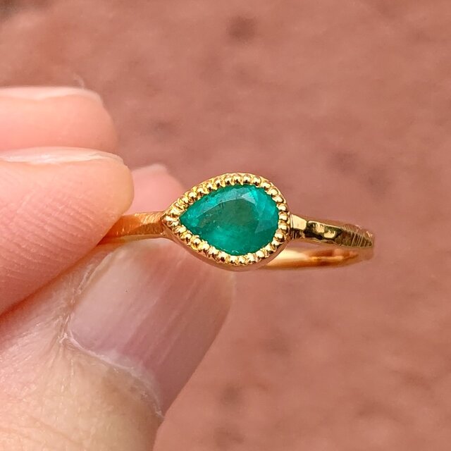 エメラルドのしずく　少し大きめ0.59ct　シルバーSV925リング