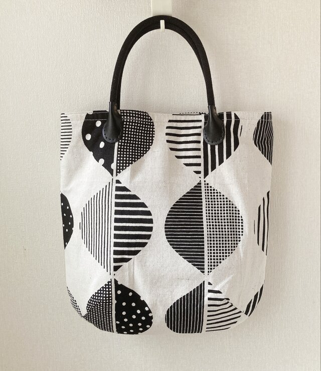 コットンリネンしずく型バッグ（モノトーン）