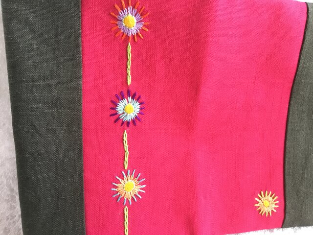 刺繍ブックカバー 文庫本サイズ 青木和子さん ミモザ ビオラ