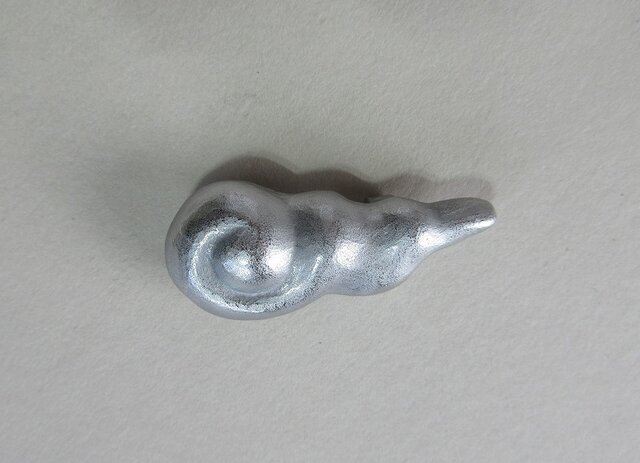 帯留め「雲」 | iichi 日々の暮らしを心地よくするハンドメイド