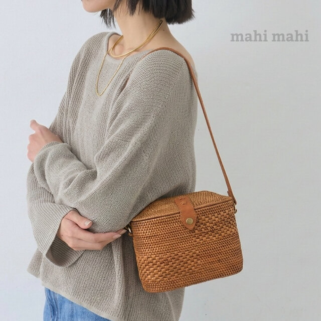 バリ島　ショルダーバッグ　新品未使用　かごバッグ　アタバッグ　ハンドメイド もっこり蓋デザイン☆ショルダーかごバッグ♪ショルダーバッグ