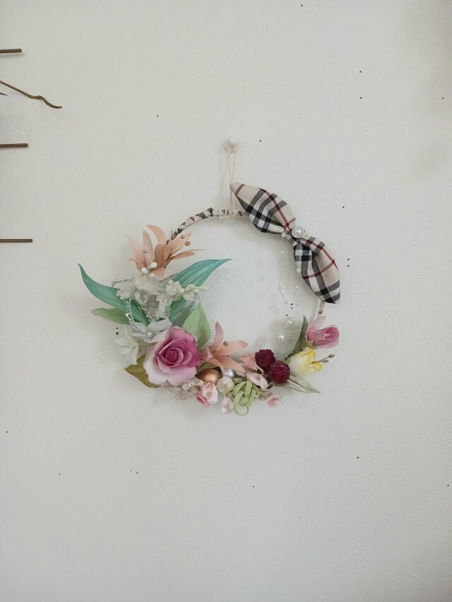 染め布花の花飾り＊すずらんと薔薇のリース | iichi 日々の暮らしを