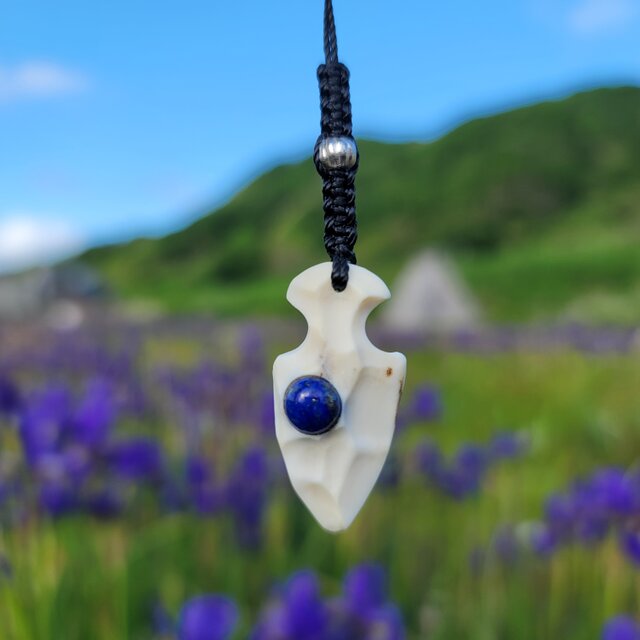 鹿の角 ラピスラズリ 矢じり型 タタキ ストラップ