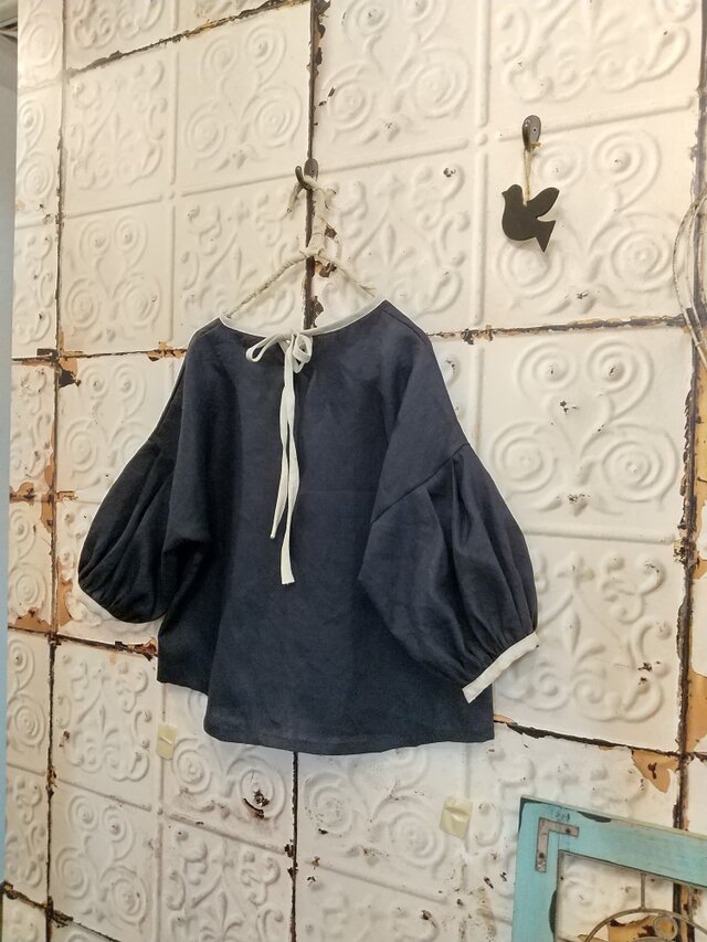 濃紺リネンパフスリーブトップス