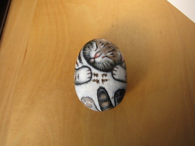 アメショーの石猫(爆睡)の画像1枚目