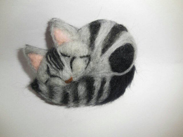 眠るアメショー ブローチの画像1枚目