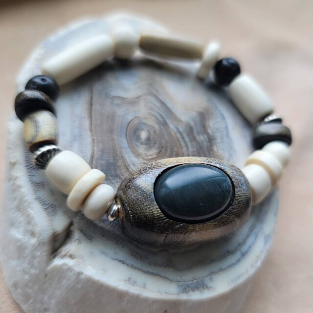 虹珊瑚 神居古潭石のブレスレット