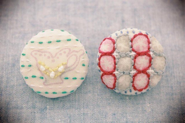 刺繍のくるみボタン その2の画像1枚目