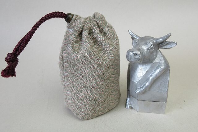 香合　信楽　牛 牛の香合 | iichi 日々の暮らしを心地よくするハンドメイドや