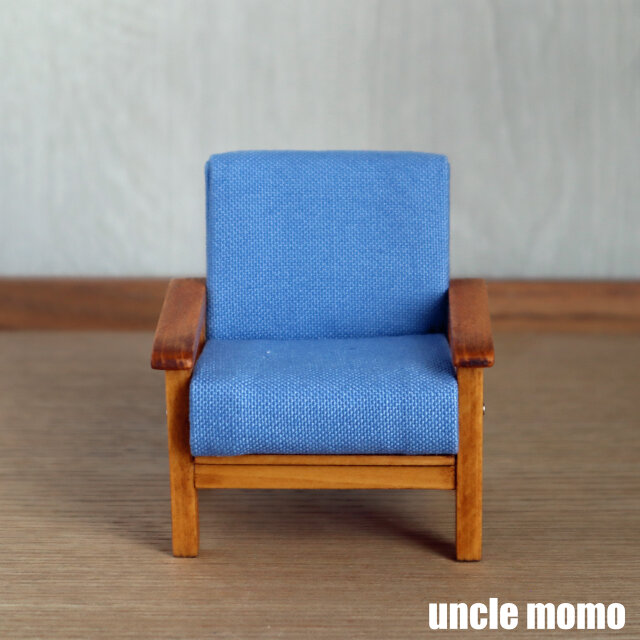 ドール用ソファ1人掛け（色：ライトブルー×チェスナット） 1/12