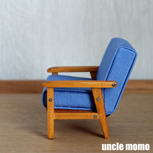 ドール用ソファ1人掛け（色：ライトブルー×チェスナット） 1/12