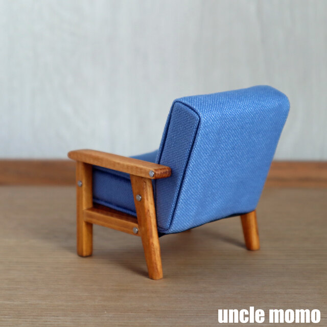 ドール用ソファ1人掛け（色：ライトブルー×チェスナット） 1/12