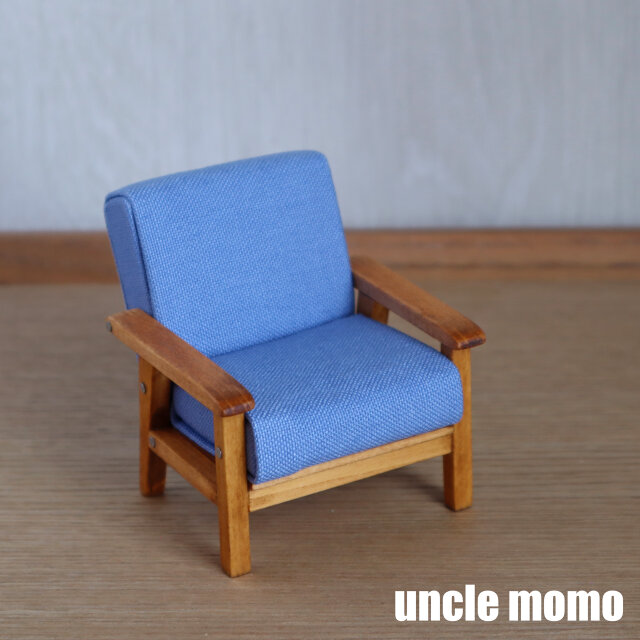 ドール用ソファ1人掛け（色：ライトブルー×チェスナット） 1/12