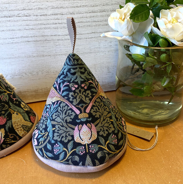 三角鍋つかみ　モリス　ストロベリー・シーフ　ライトブラウンC