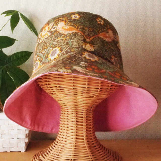 草木染めとBest of Morrisのリバーシブルハット＊コチニール染め