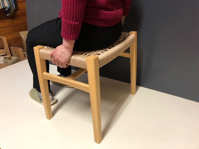 sページです！！　　　ハンドメイドスツール 寄せる波で組み立てたスツール | iichi 日々の暮らしを心地よく