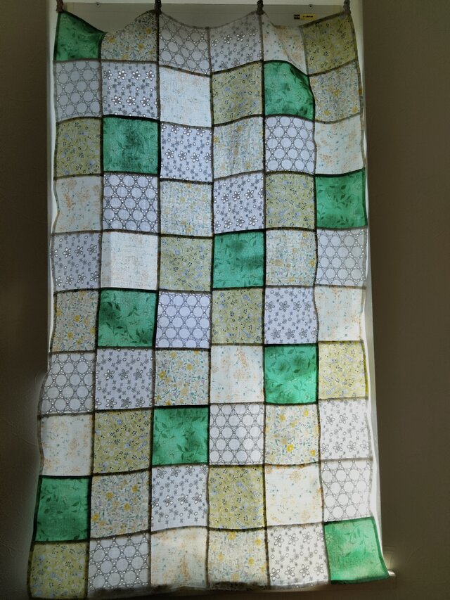 ★Wガーゼとコットン♥ふんわりやわらかなグリーン♥ランダムパッチワークカーテン　