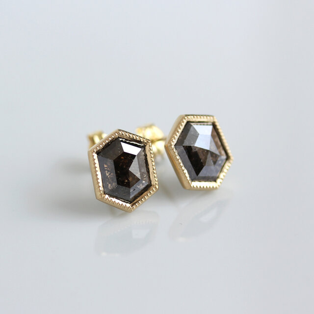 綺麗K18  ブラックダイヤモンド 0.20ct  ローズカットピアス！