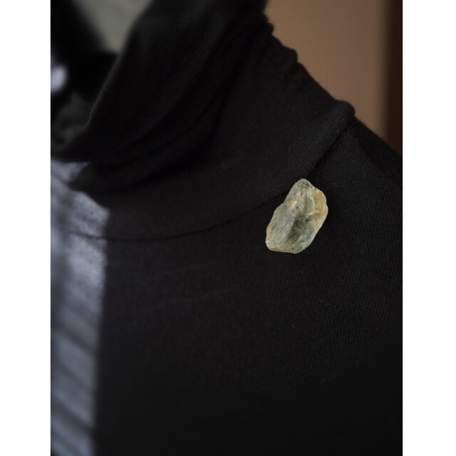 ブルートパーズのブローチ