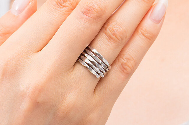 初期 HECTIC オリジナル REGULAR シルバーリング 現品限り】槌目シルバーリング SR104（13号） | iichi 日々の暮らしを