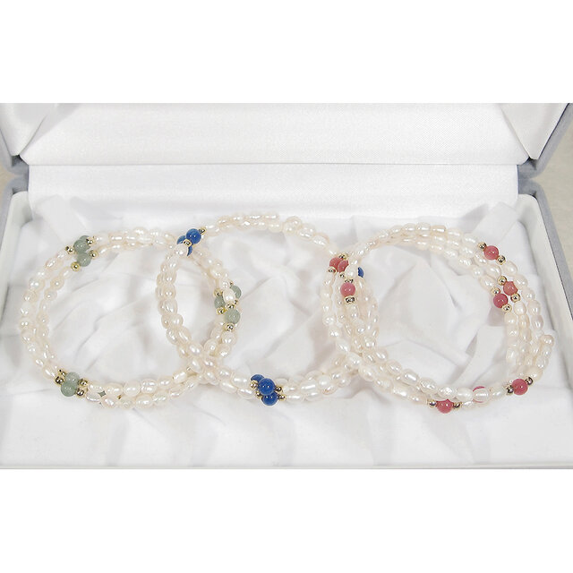 本真珠（淡水パール）の3連ブレスレット（ブルーは売り切れ、2色から1