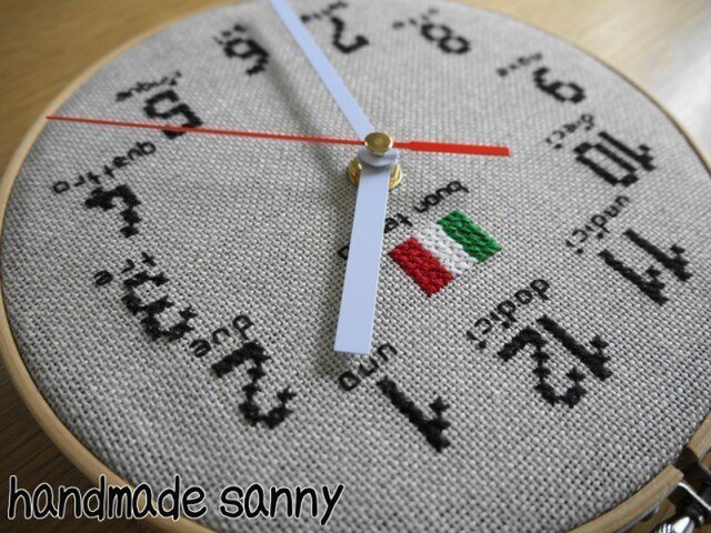 イタリア リネン 刺しゅう時計の画像1枚目