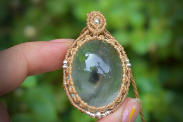 スモーキッシュなお花☆ガーデンクォーツ マクラメペンダント