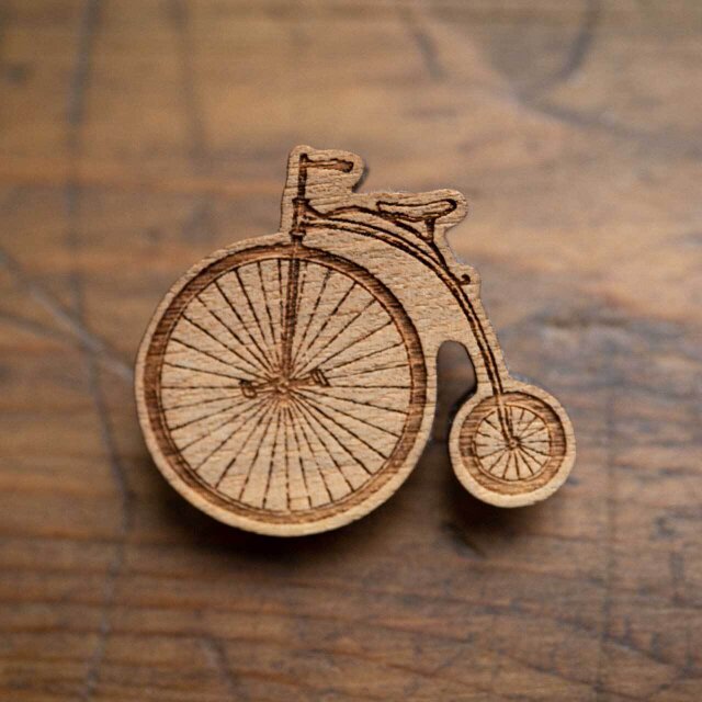 木ｔｃｈ】クルミの木・ブローチ traveling bicycle（旅する自転車
