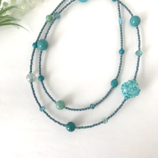ターコイズブルー の ビーズボール ロングネックレス