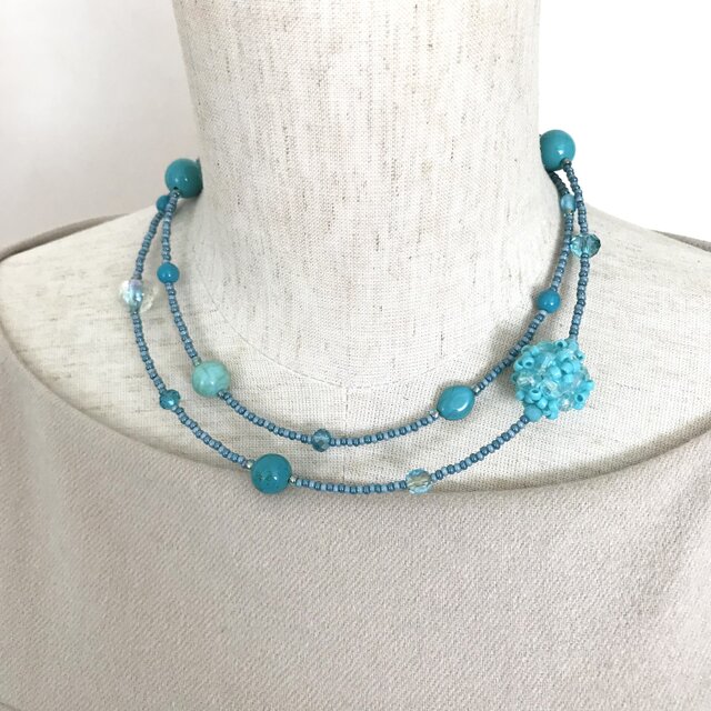ターコイズブルー の ビーズボール ロングネックレス | iichi 日々の