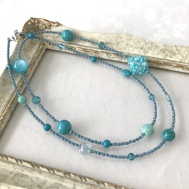 ターコイズブルー の ビーズボール ロングネックレス | iichi 日々の