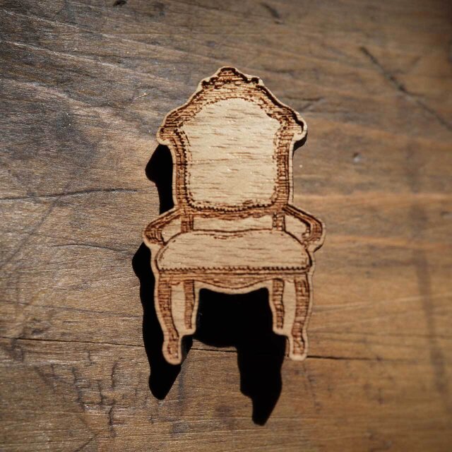 木ｔｃｈ】クルミの木・ブローチ my longing chair（憧れの椅子