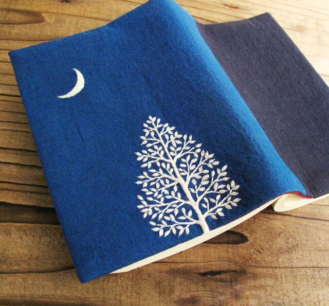 受注製作】手刺繍のブックカバー『三日月』 | iichi 日々の