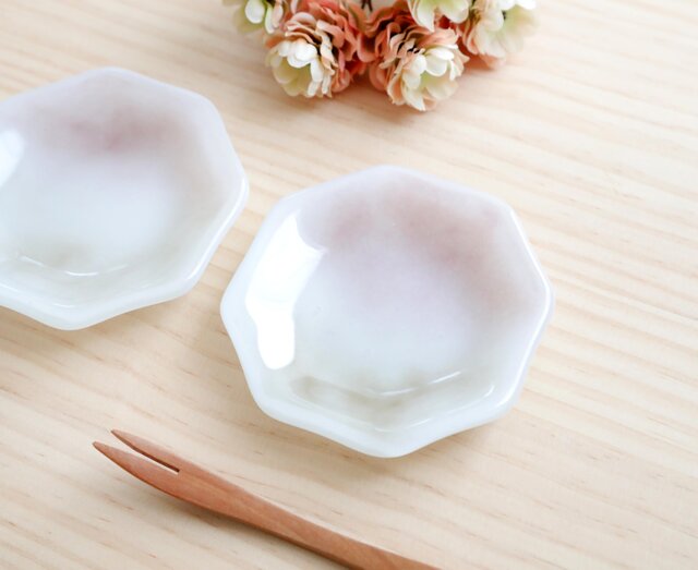 ガラスの八角小皿「朝焼けの霧」の画像1枚目